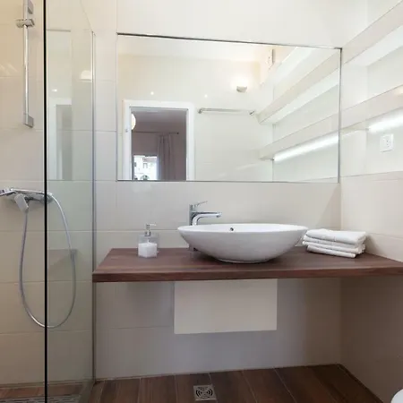 Tina Apartment Podgora