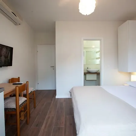 Tina Apartment Podgora