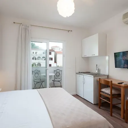 Apartment Tina Podgora